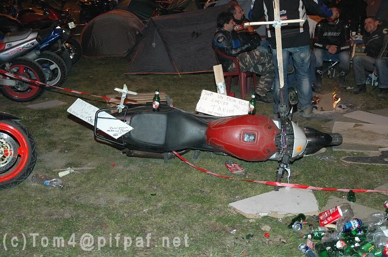 lemans (266).JPG - bon, pas tous les motards, mais certains sont bien des ..........